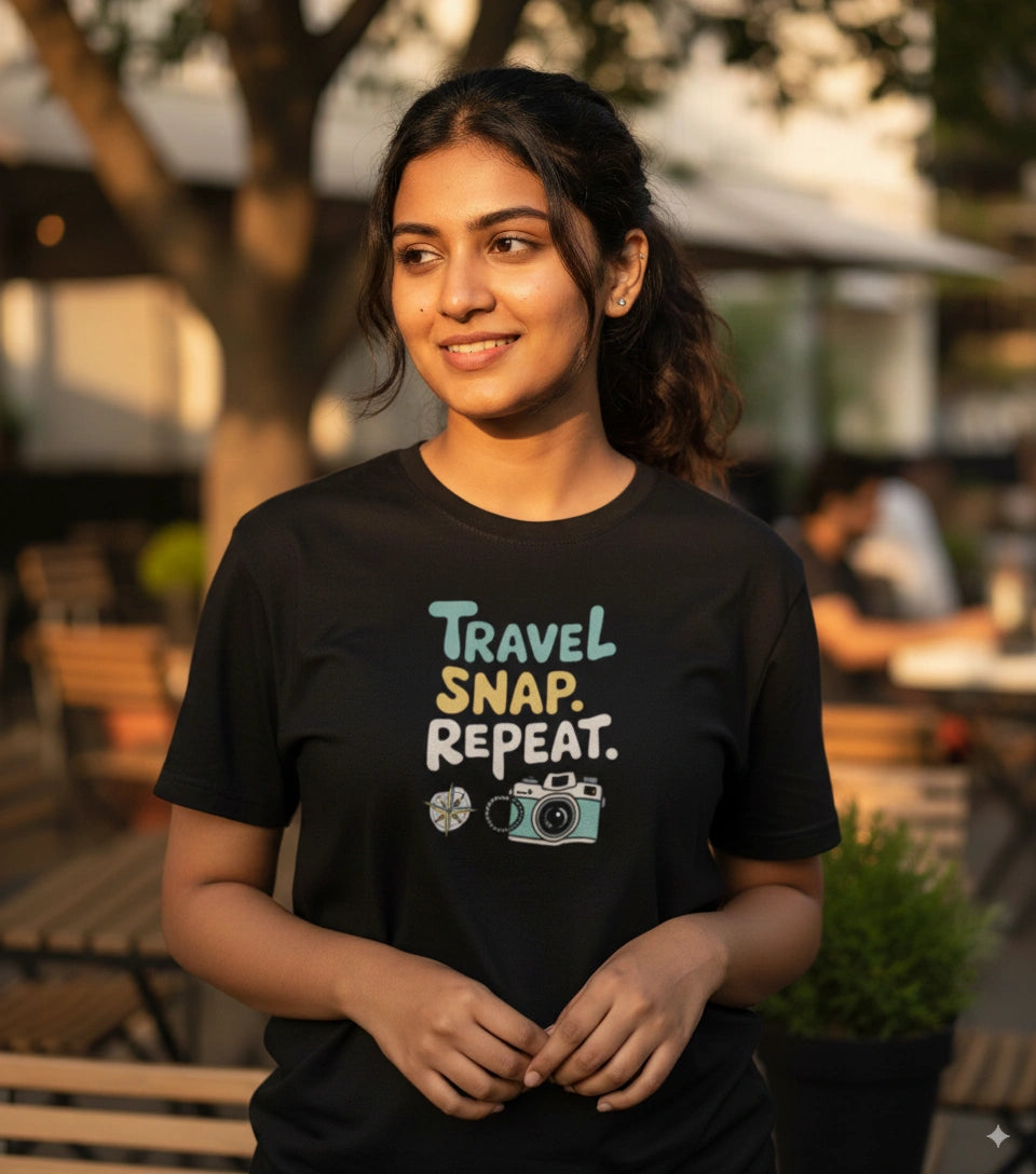 Travel snap repeat T-Shirt
