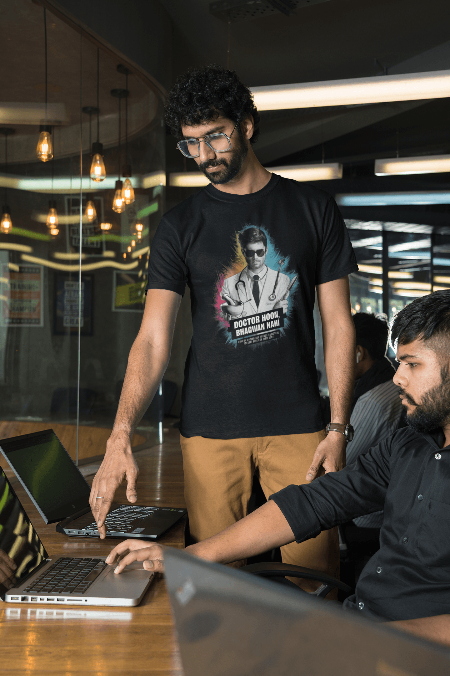 Doctor Hoon Bhagwan Nahi - Unisex Premium Tshirt