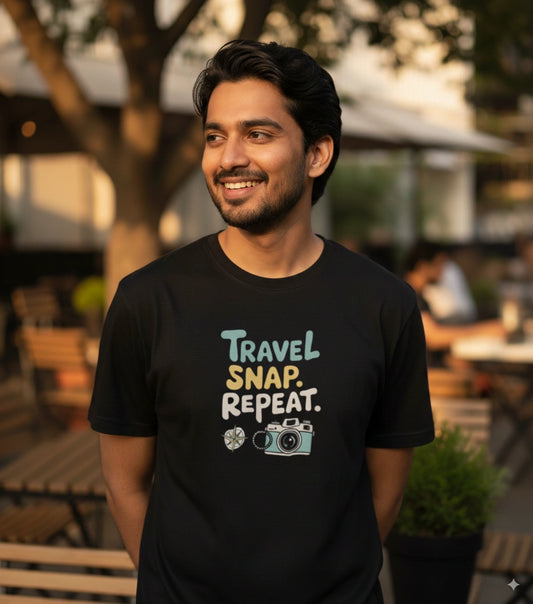 Travel snap repeat T-Shirt