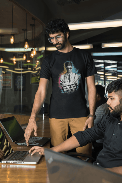 Doctor Hoon Bhagwan Nahi - Unisex Premium Tshirt